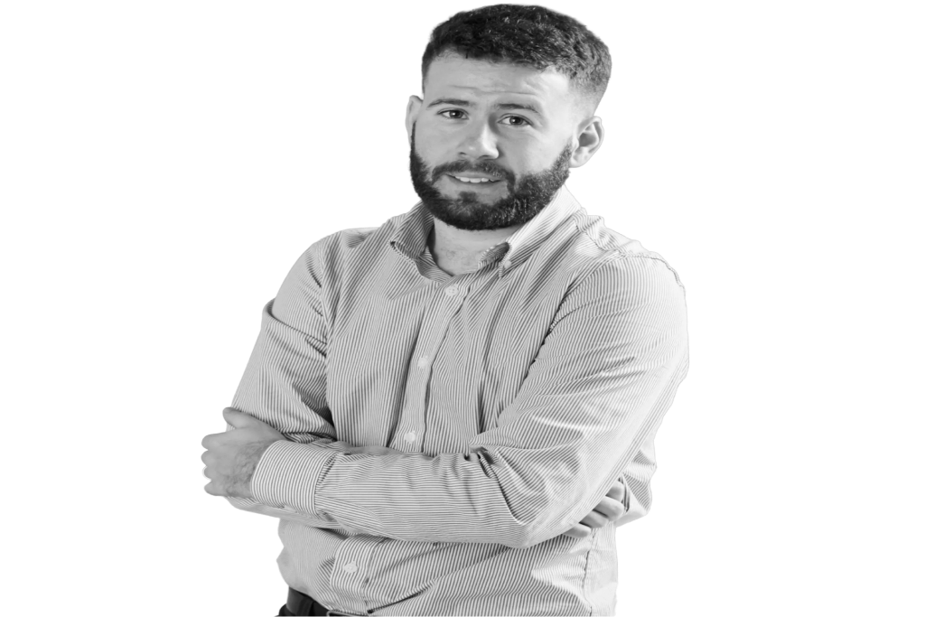 Founder of Sitelog standing with arms crossed